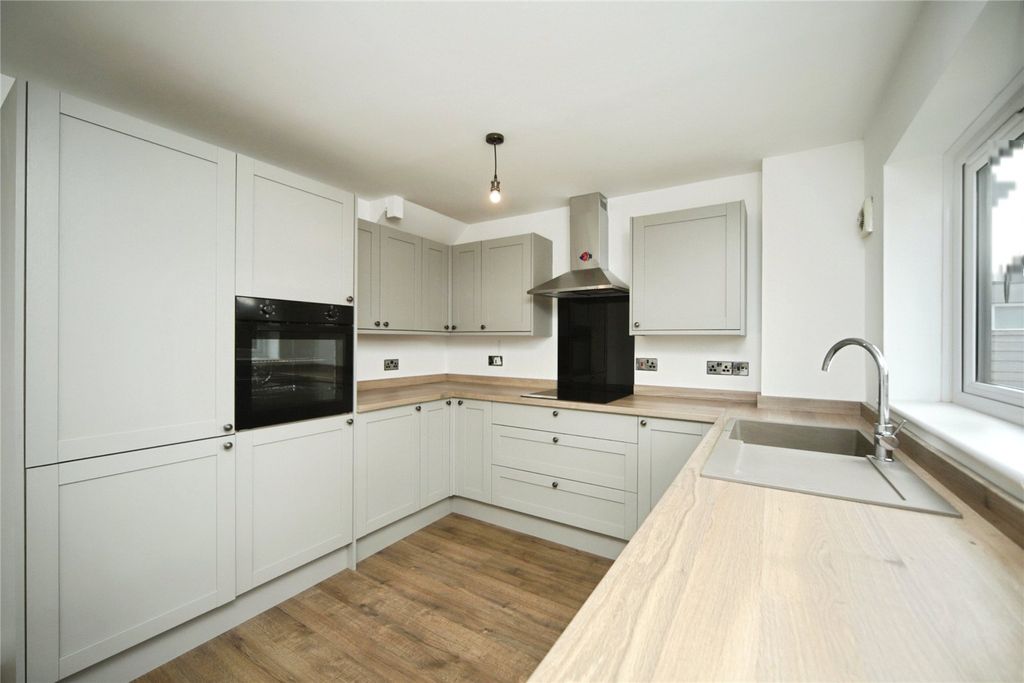 Property photo 3 of 16 Picture No. 02