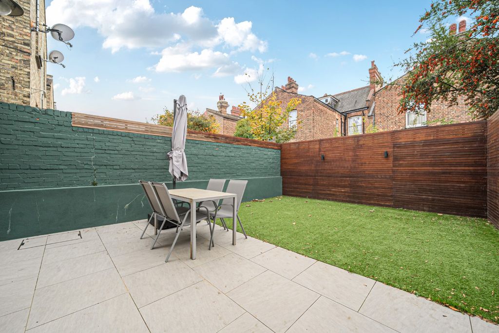 Property photo 3 of 13 Picture No. 15