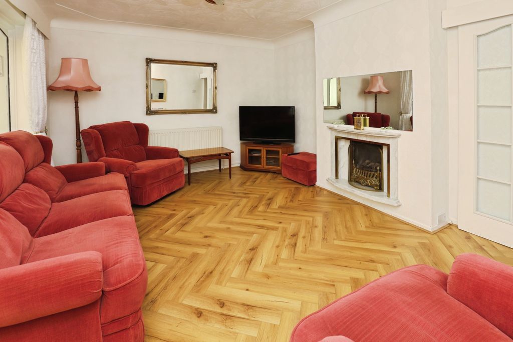 Property photo 2 of 14 Lounge