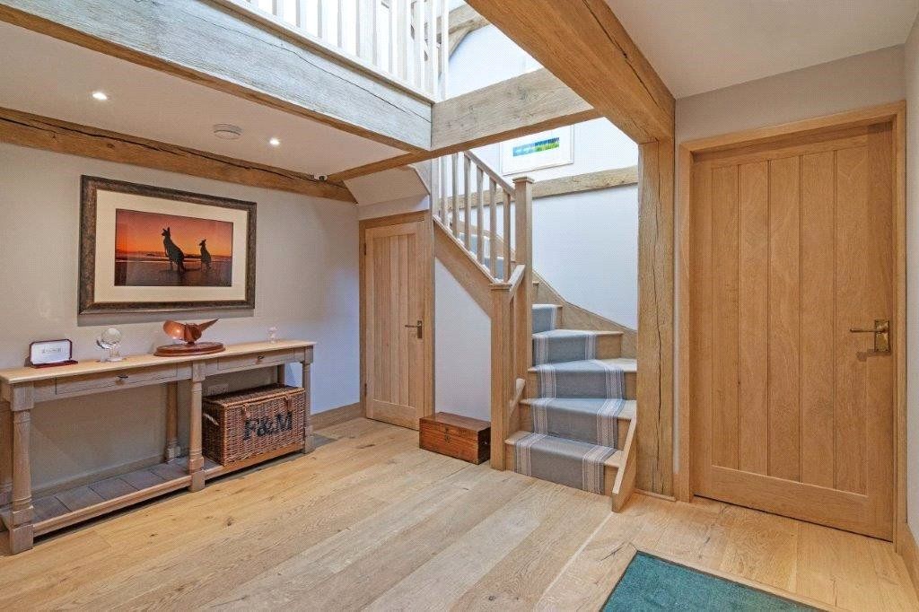 Property photo 3 of 19 Entrance Hall