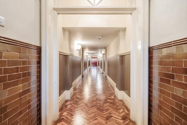 Property photo 3 of 10 Entrance Hall