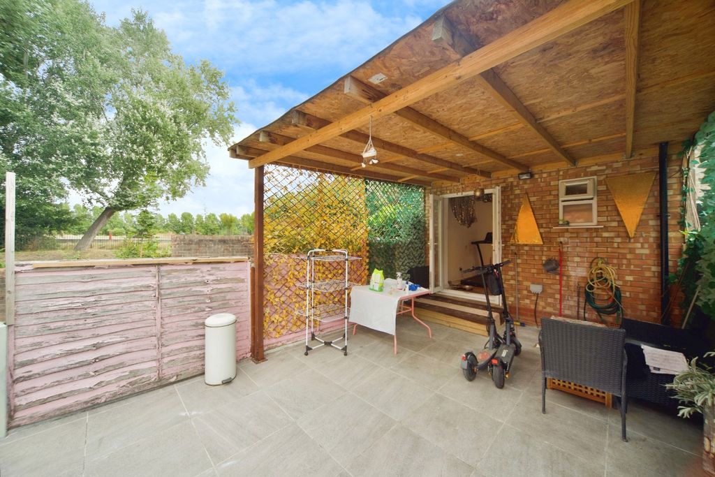 Property photo 2 of 17 Photo