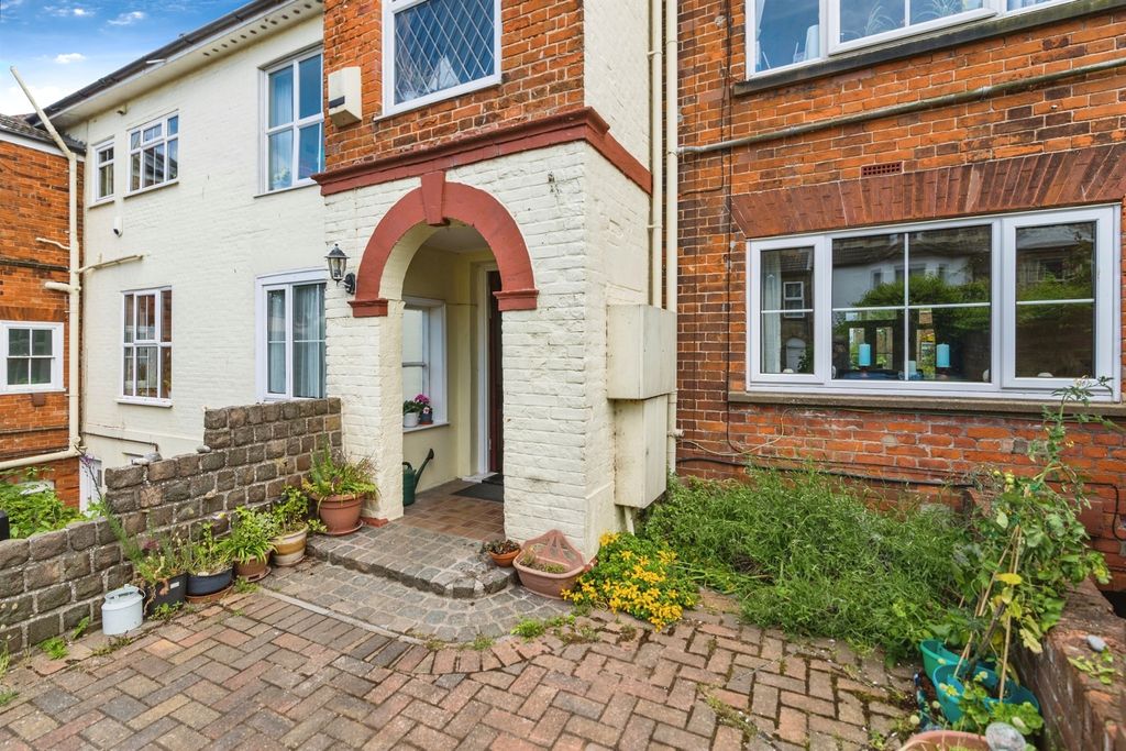 Property photo 2 of 31