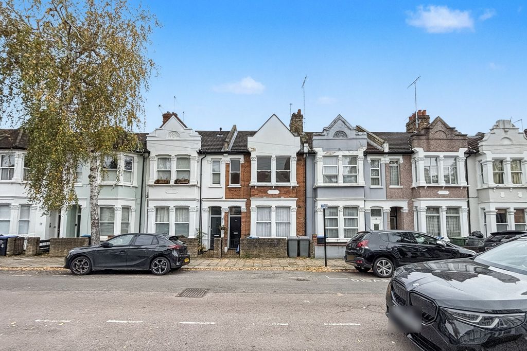 Property photo 2 of 12 Flat B, 80 Charteris Road, Brent, London Nw6 7Ex