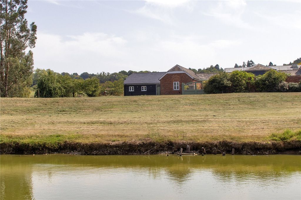 Property photo 3 of 22 Views