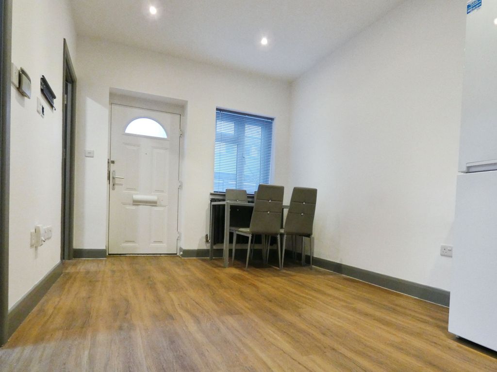 Property photo 3 of 6 Living Room