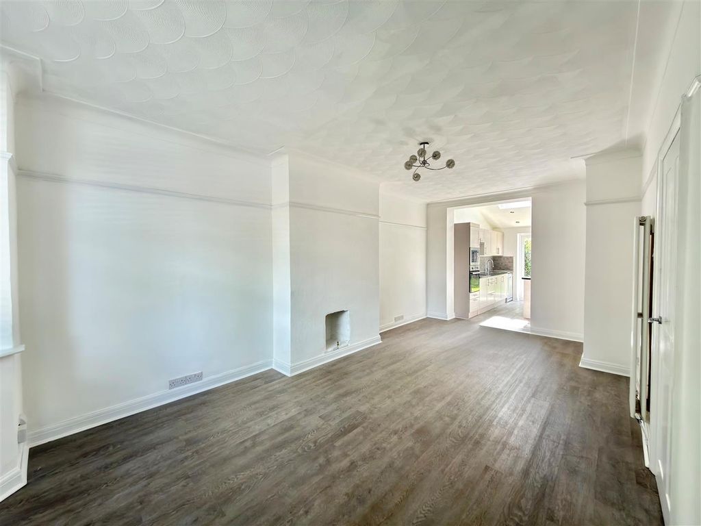 Property photo 2 of 26