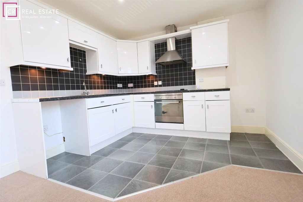 Property photo 3 of 6 Openplan Kitchen