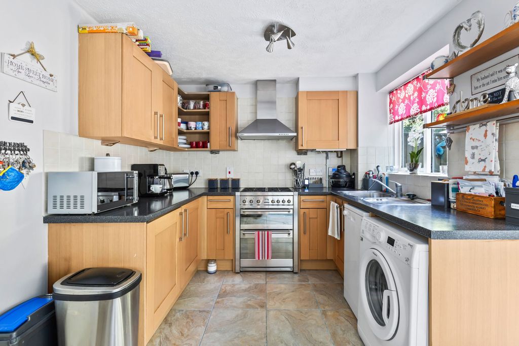 Property photo 2 of 23