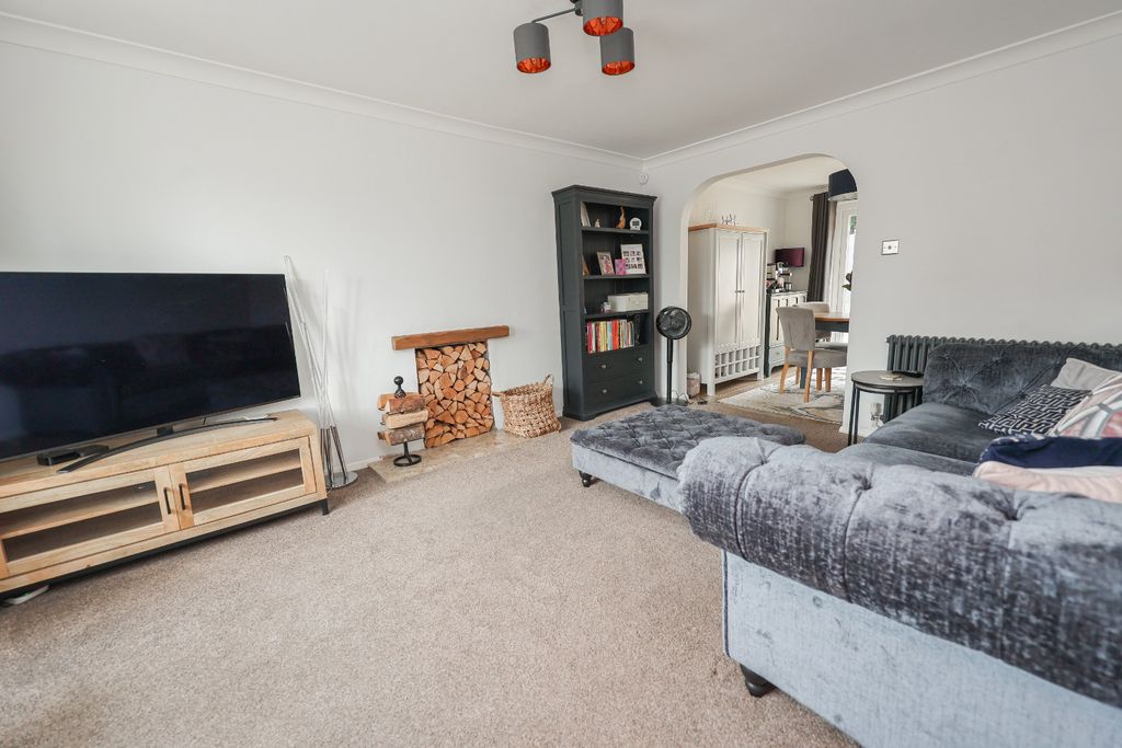 Property photo 3 of 24 4281884