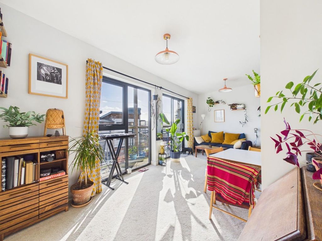 Property photo 1 of 27 Cam01530G0-Pr0402-Still002.Jpg