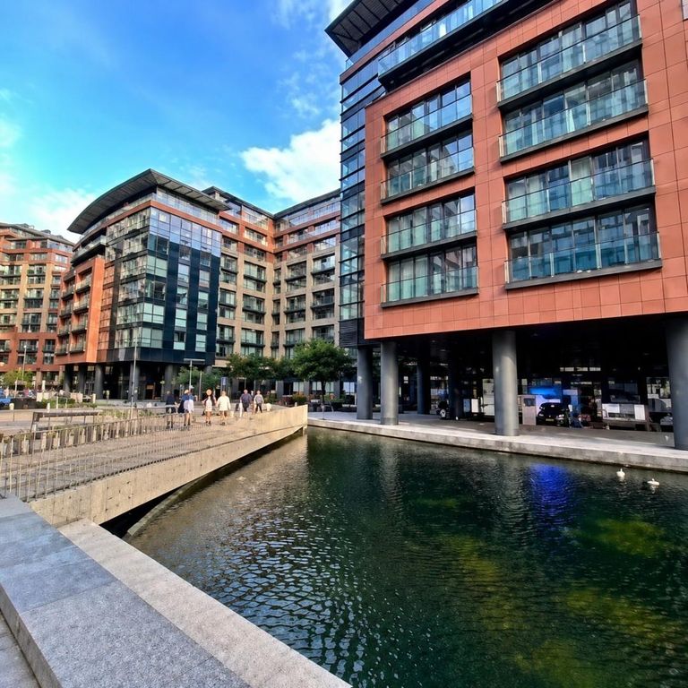 Property photo 1 of 10 South Wharf Road Outside.Jpg