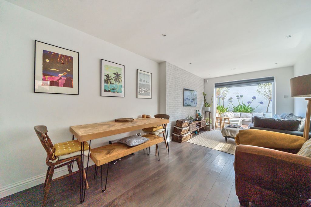 Property photo 2 of 20 1334642-11-68921A...