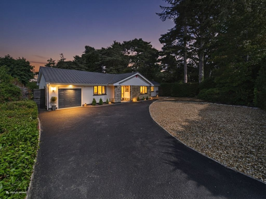 Property photo 3 of 24 Nighttime