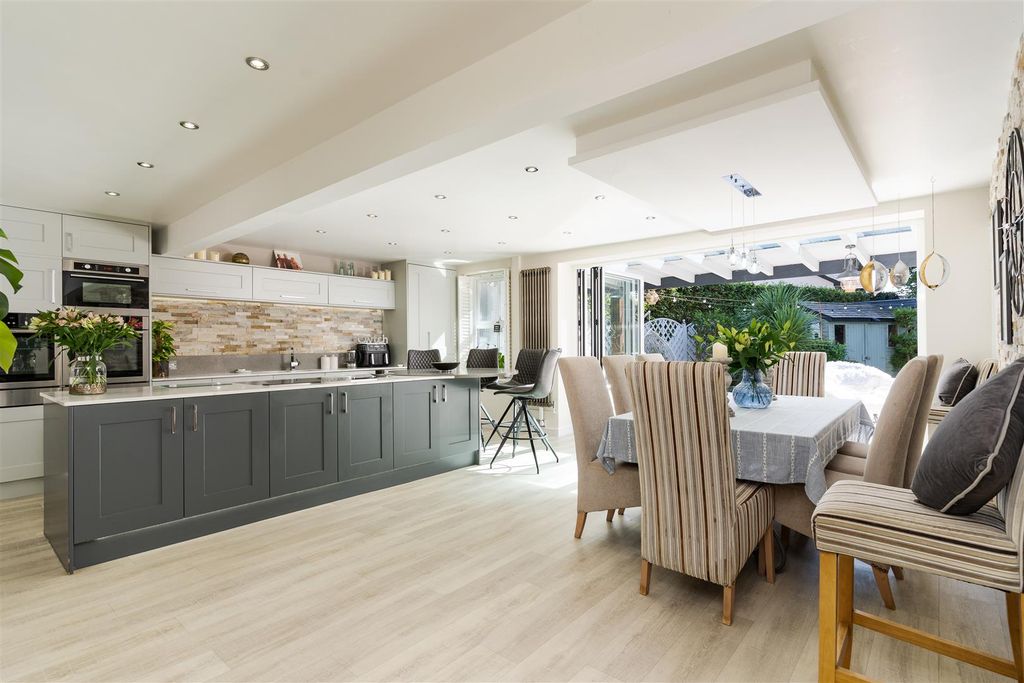 Property photo 3 of 25