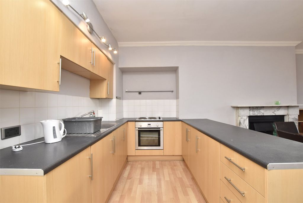 Property photo 2 of 8 Kitchen