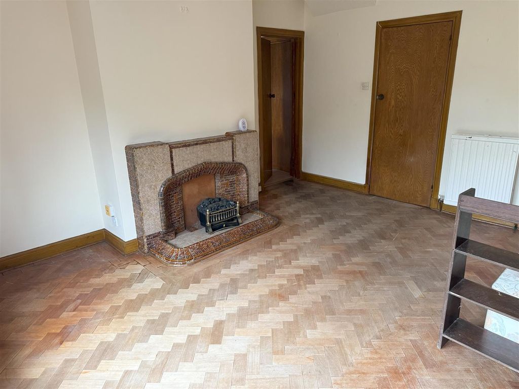 Property photo 2 of 20 Loung.Jpg