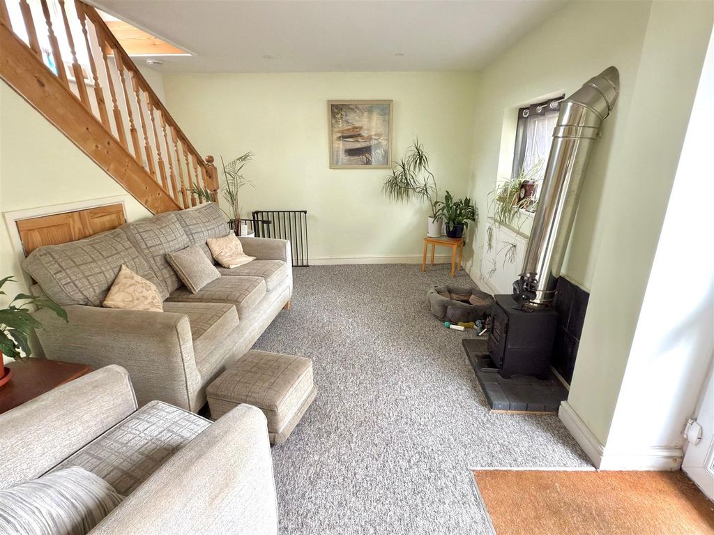 Property photo 2 of 9 Lounge.Jpg