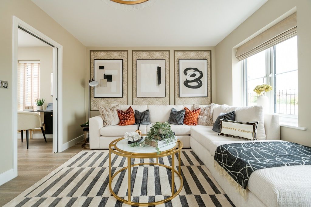 Property photo 3 of 17 Colford Lounge