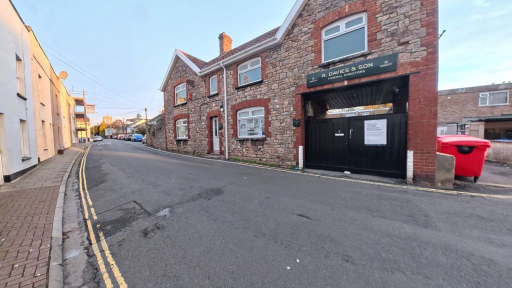 Property photo 1 of 10 External