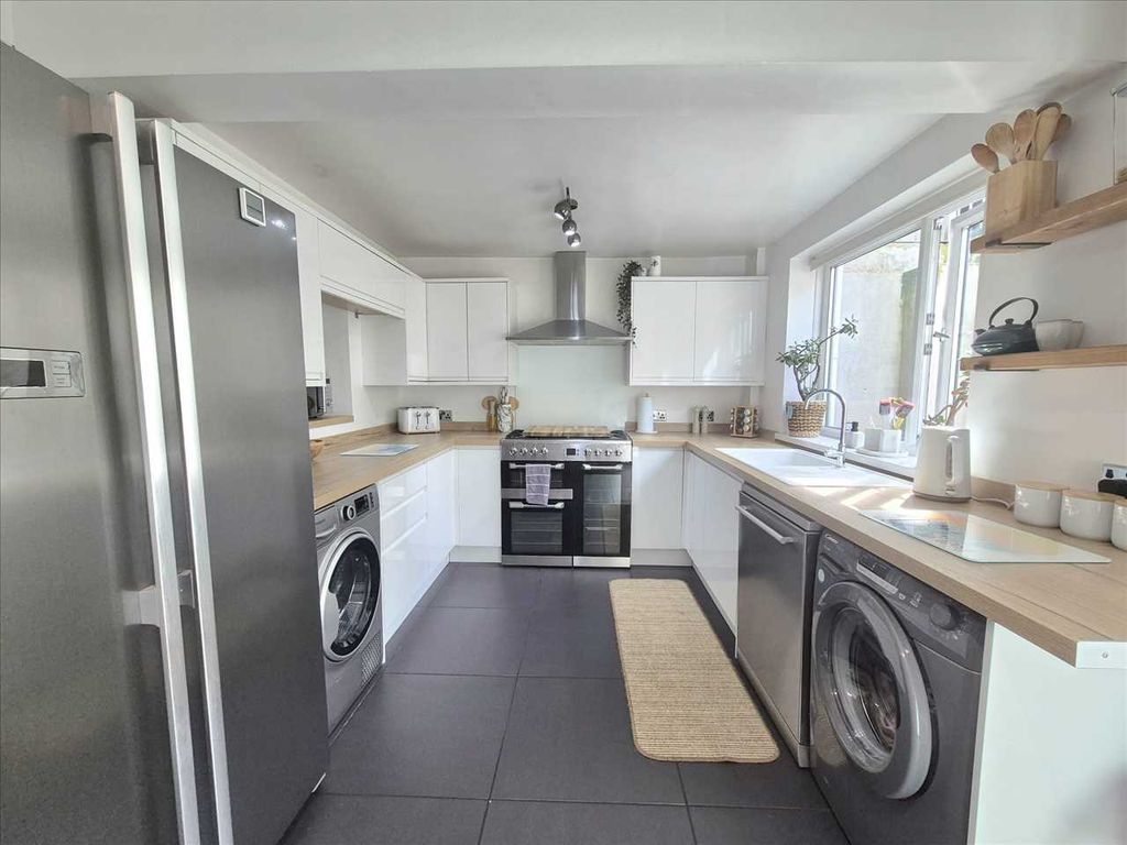 Property photo 2 of 33 Kitchen