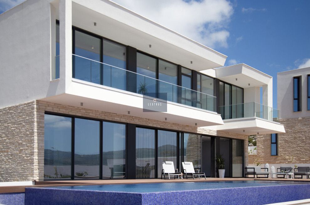 Property photo 2 of 30