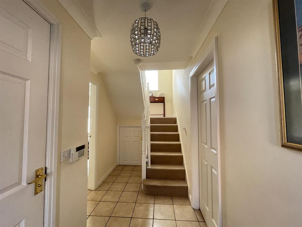 Property photo 2 of 15 Entrance Hall.Jpg