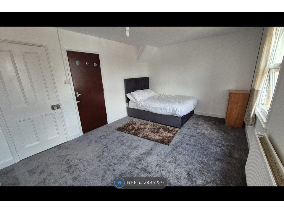 Property photo 1 of 15 Bedroom 2