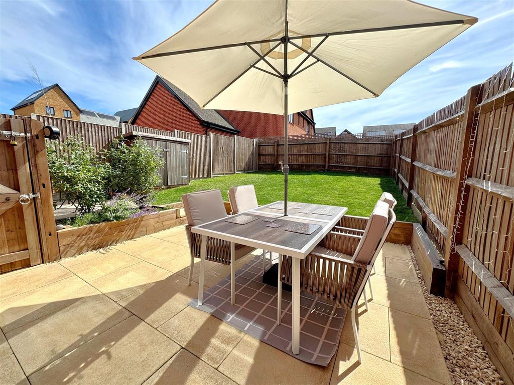 Property photo 3 of 12 Garden 7.Jpg