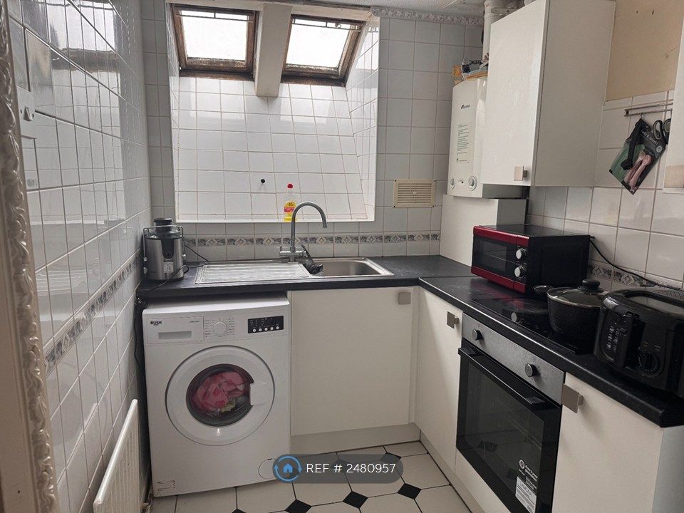 Property photo 2 of 6 Kitchen