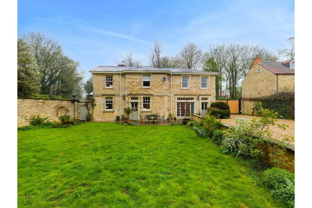 Property photo 1 of 24