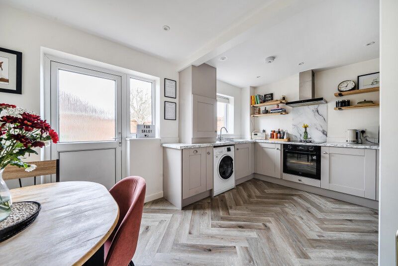 Property photo 3 of 18 Kitchen