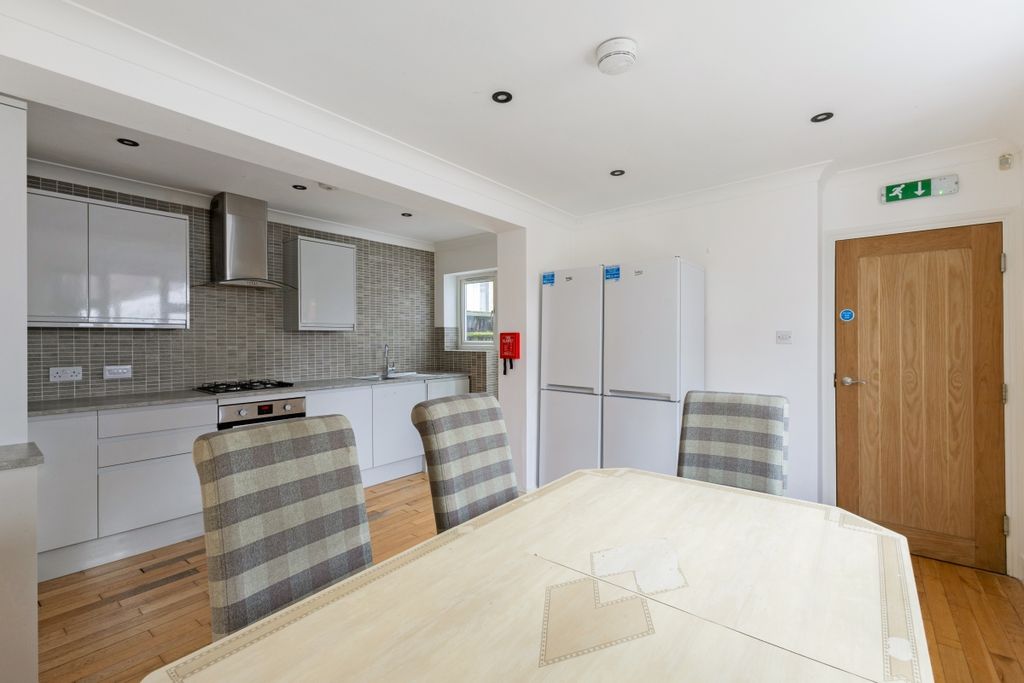 Property photo 3 of 20 102876_10-Hutton-...