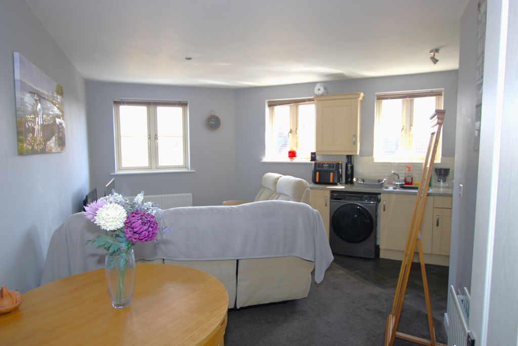 Property photo 2 of 9 Open- Plan Area