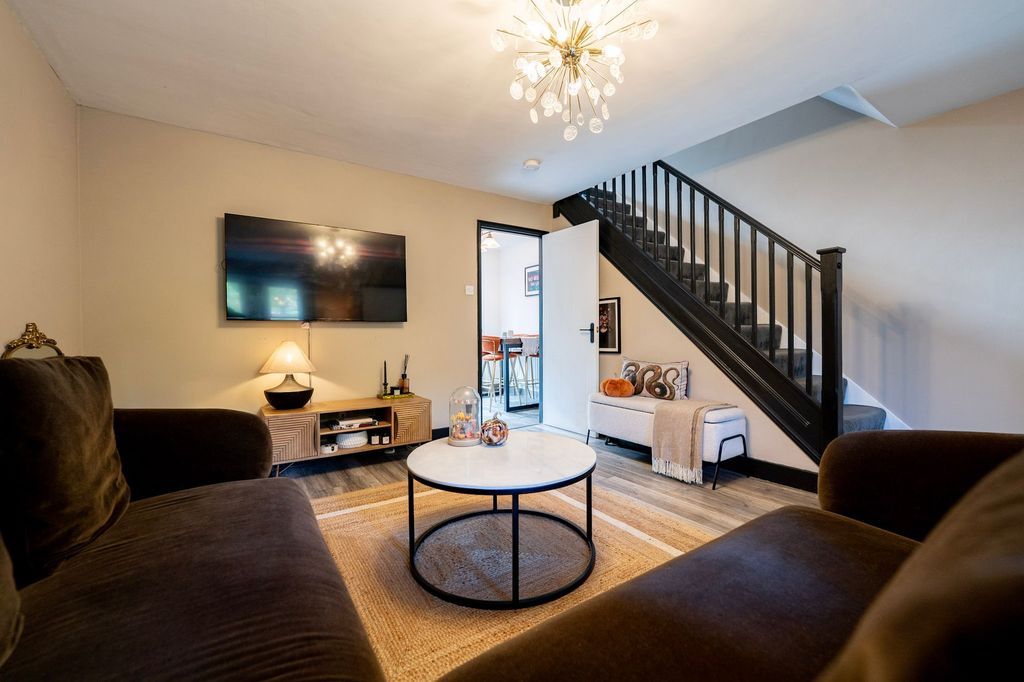 Property photo 2 of 21