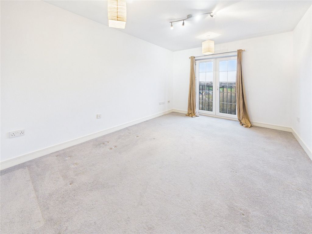 Property photo 3 of 8 Picture No. 14