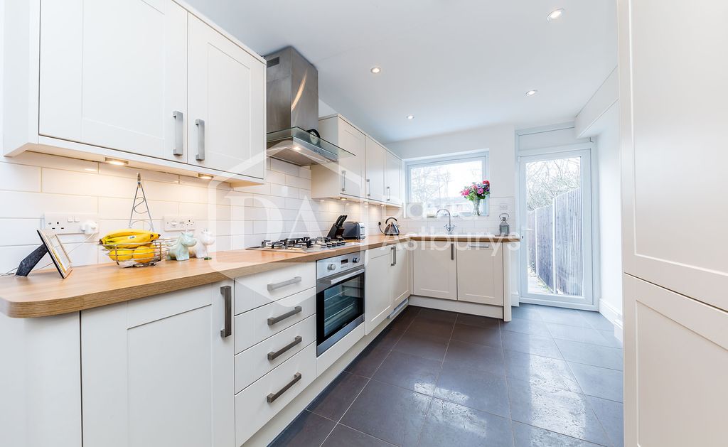 Property photo 3 of 3 356A1600