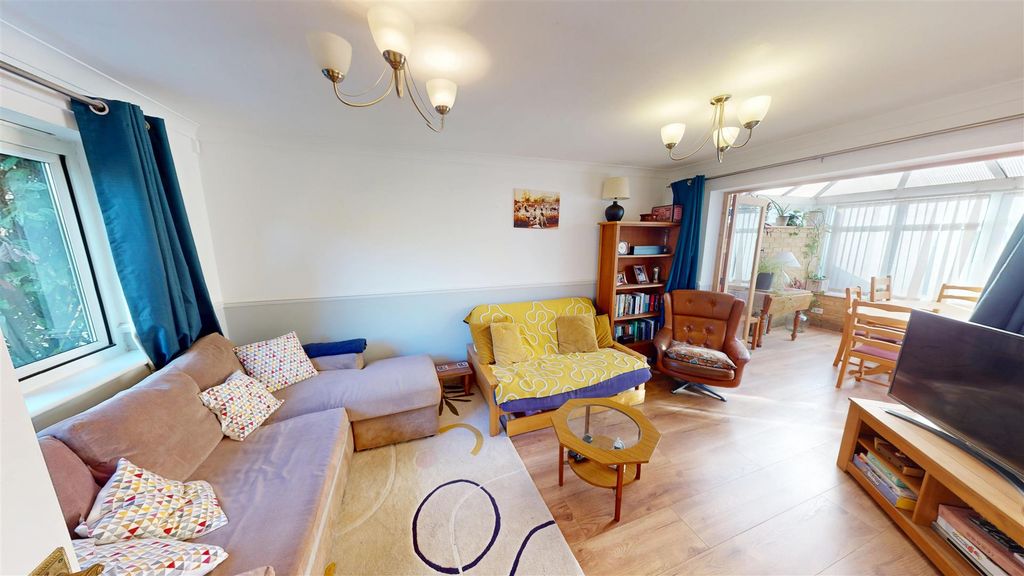 Property photo 3 of 16 1-Cowslip-Close-10062026_104836.Jpg
