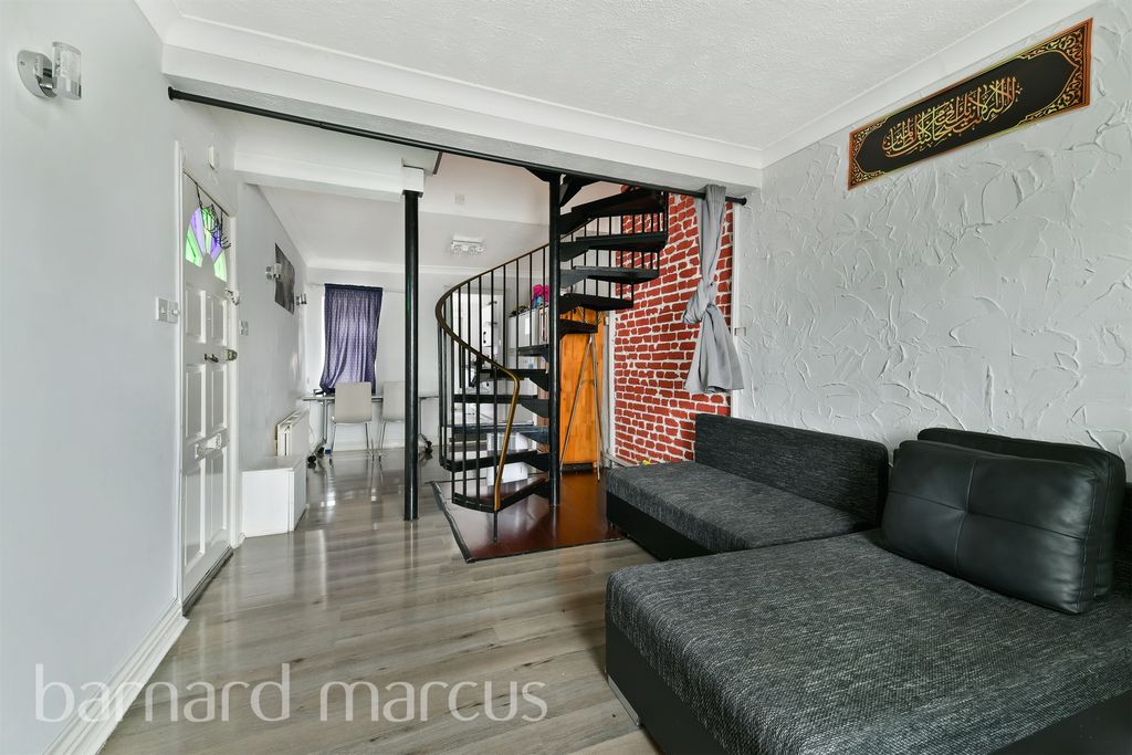Property photo 3 of 11