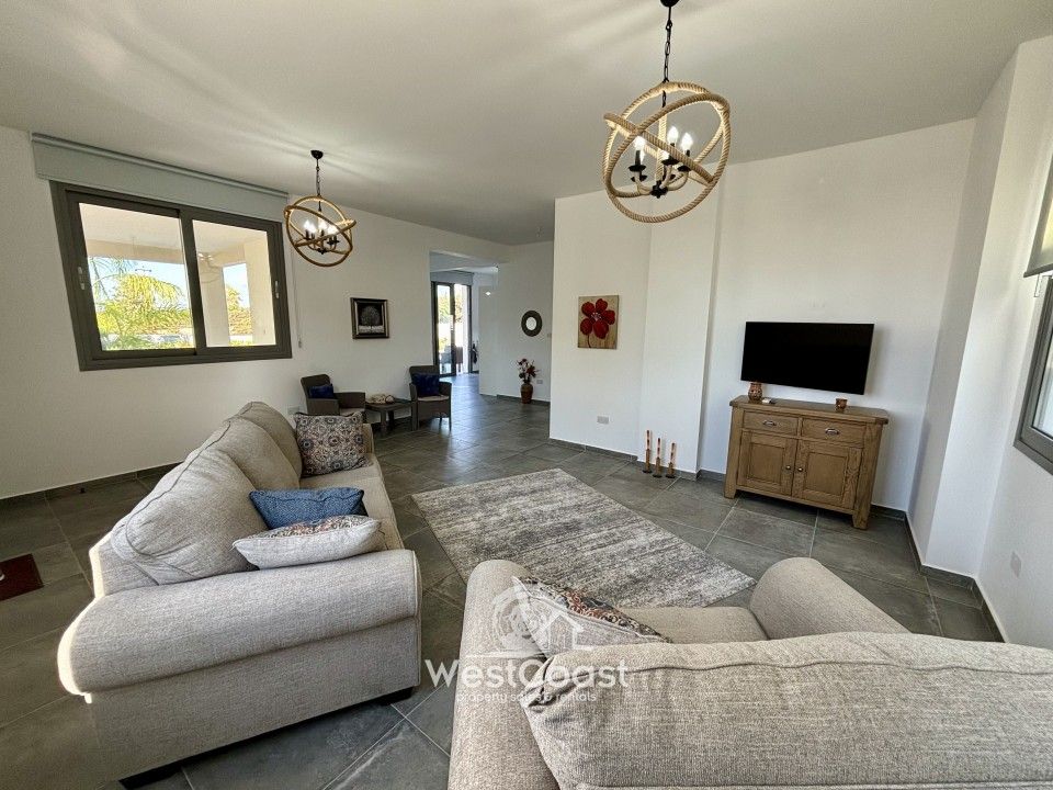 Property photo 2 of 38