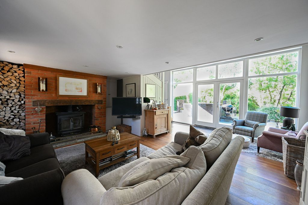 Property photo 3 of 24