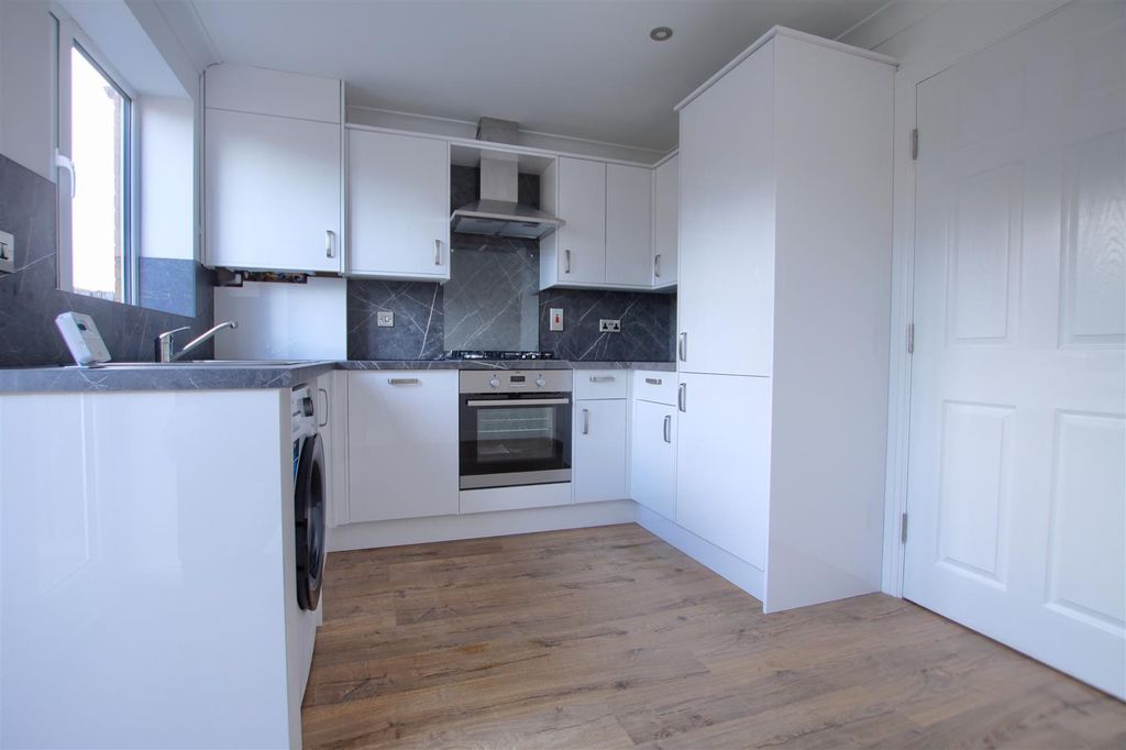 Property photo 3 of 8 Yt3.Jpg