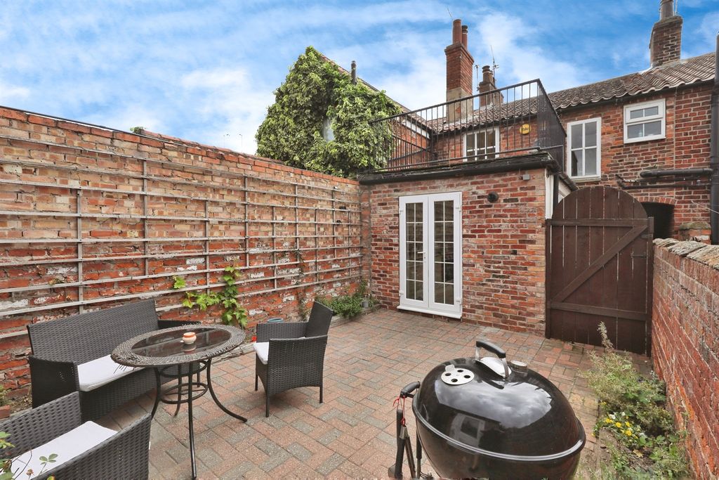 Property photo 2 of 13