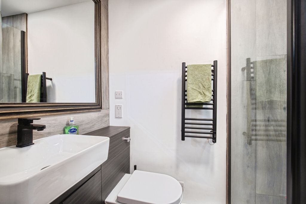 Additional image 15 of 3 bed flat for saleQueens Road, Farnborough GU14