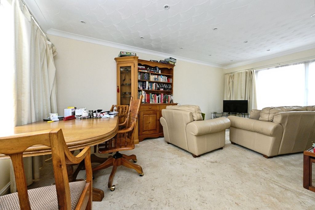 Property photo 3 of 17 Photo