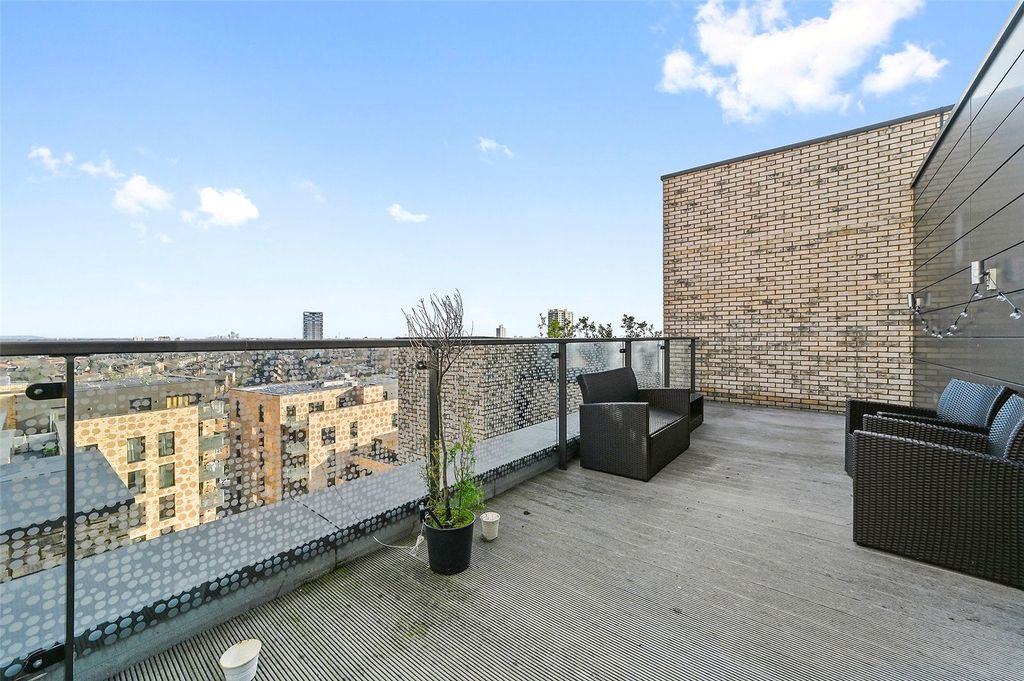Property photo 3 of 13 Mogul Building E15