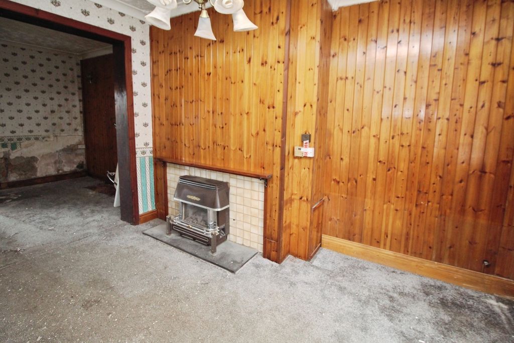 Property photo 3 of 12 Lounge