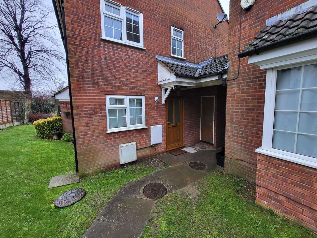 Property photo 1 of 17 2 Bed End Of Terrace