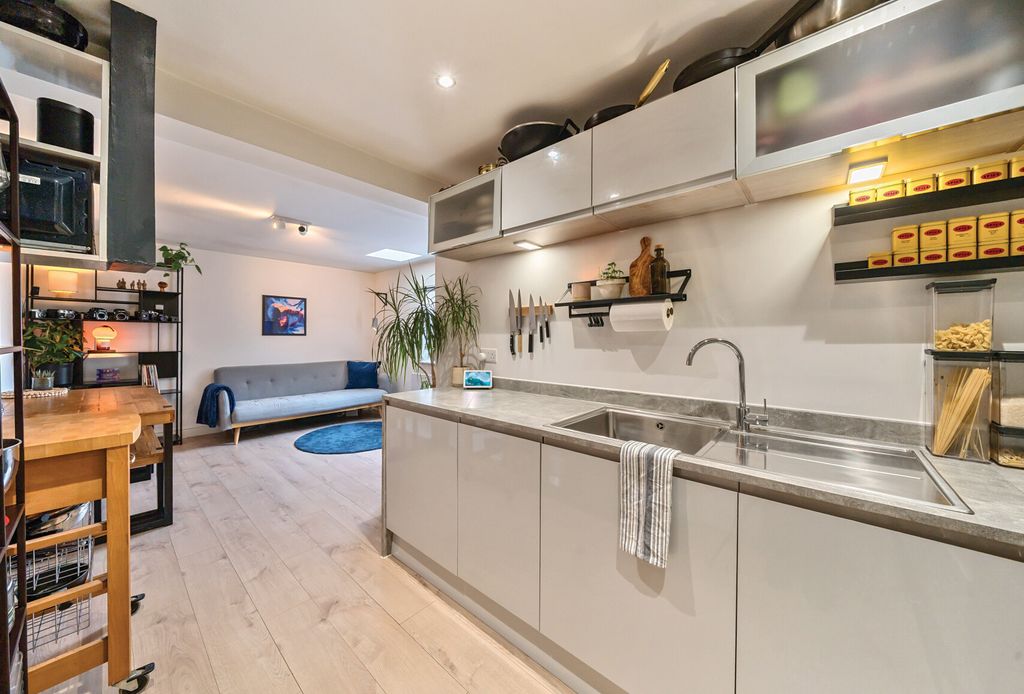 Property photo 2 of 10 1305926-5-684722B...