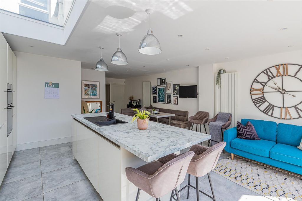 Property photo 3 of 16 Hamilton Street 57-23.Jpg